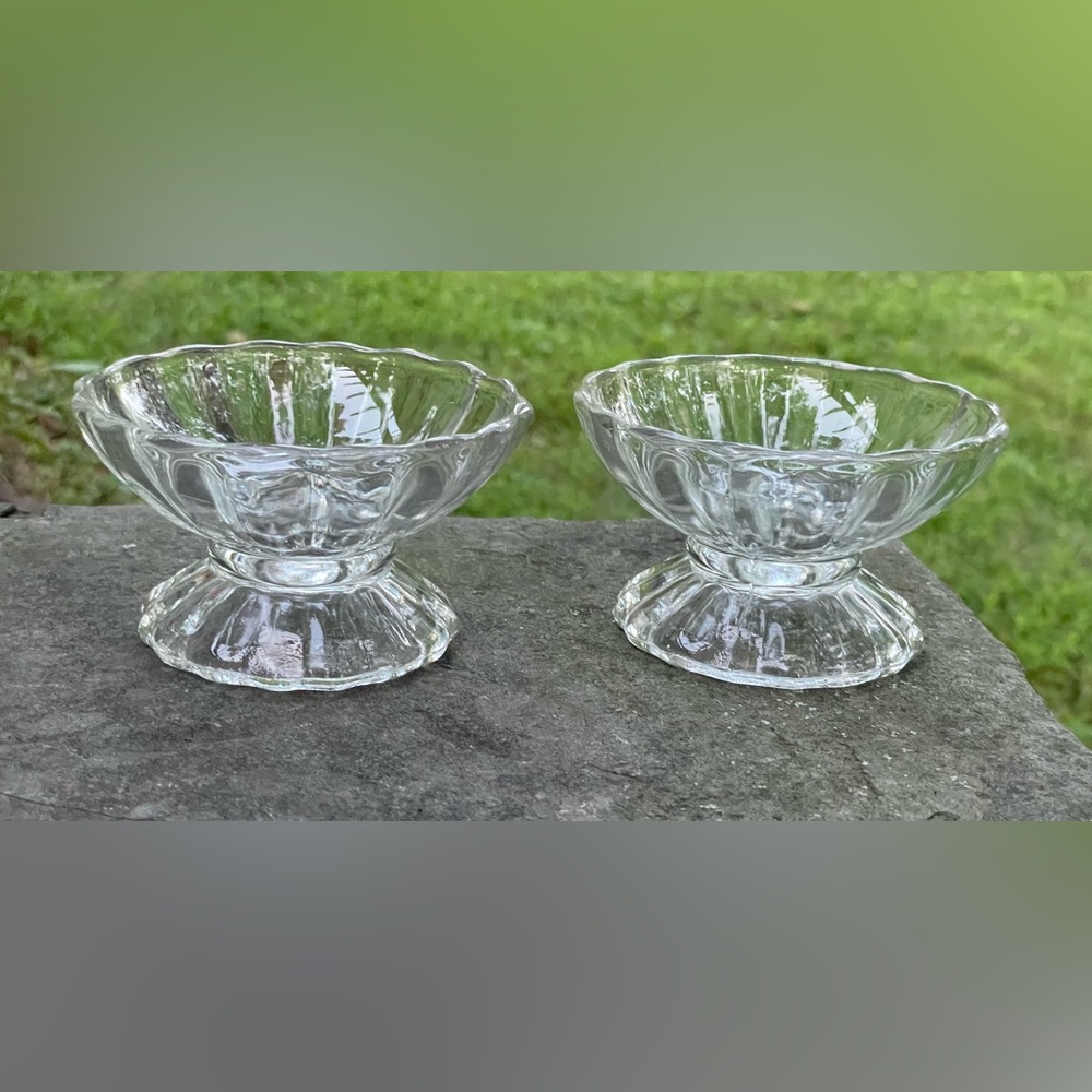 Elegant Glass Dessert Bowls. New old stock.